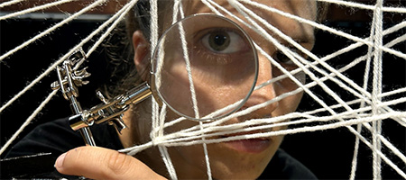 CDG en coprodución con RAQUEL CRESPO: <em>Punto en boca: Entre fíos anda o lío</em>
