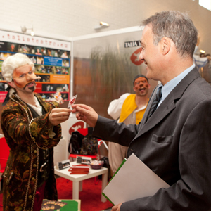 O conselleiro de Cultura, durante a súa visita á sede da Feira