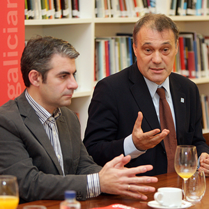 O conselleiro de Cultura e o director da AGADIC, durante a presentación da participación galega en BAFIM