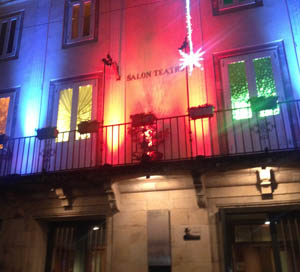 O Salón Teatro coa iluminación de Nadal